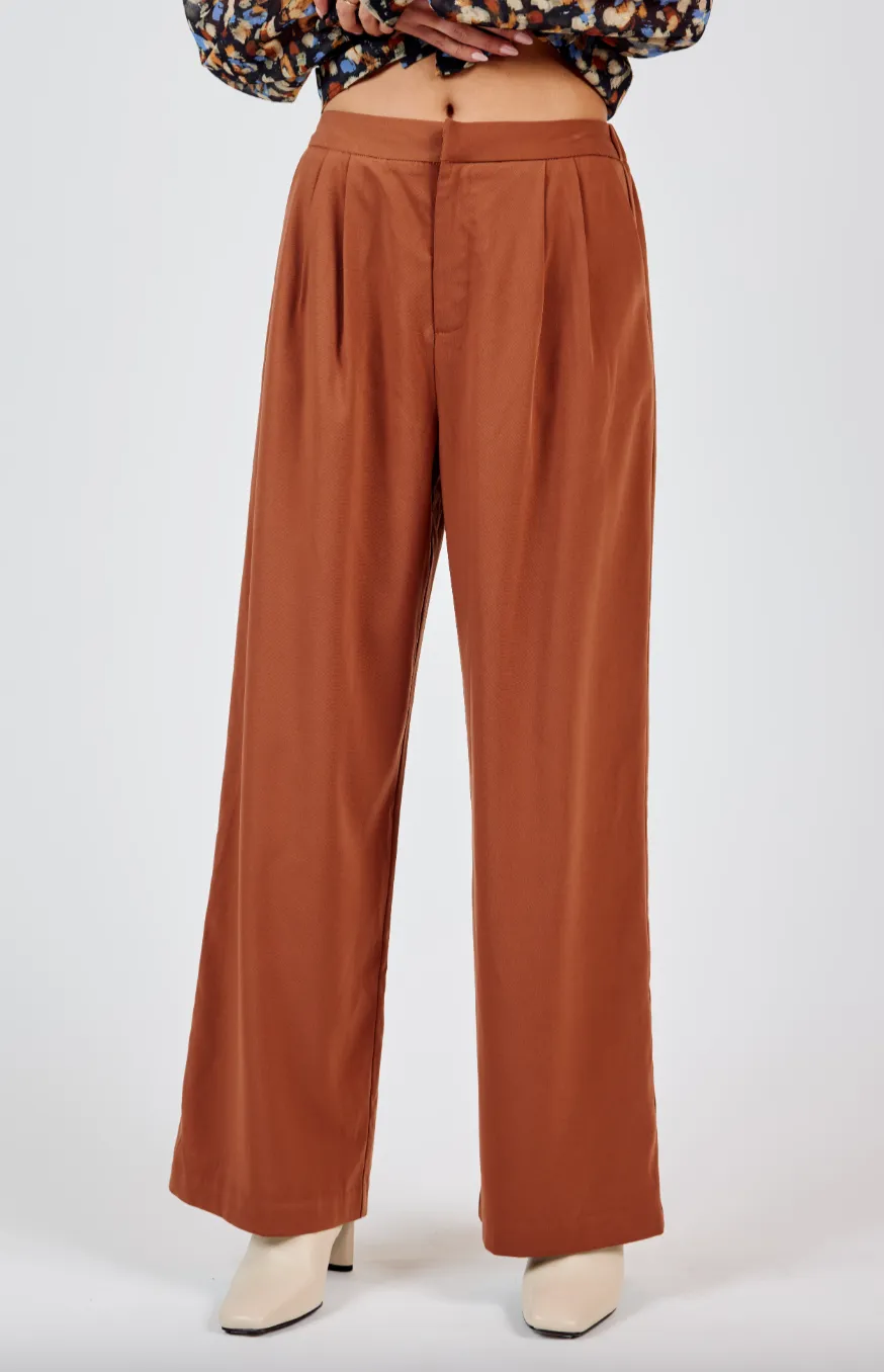 pepper front pleated pants